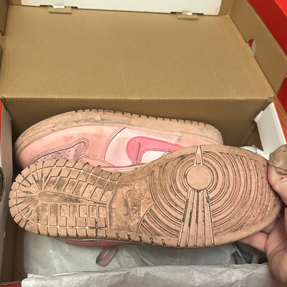 Pink Nike dunks - Picture 2 of 3